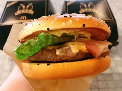 安格斯厚牛培根堡-麦当劳(百联西郊购物中心店)