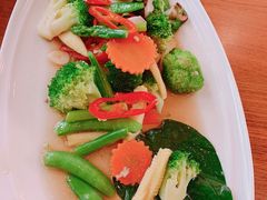-Chom Cafe and Restaurant