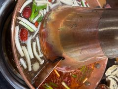 -果松木炭酸菜铜火锅·外婆参鸡汤