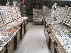 -美式眼镜·授权蔡司.依视路.尼康.豪雅.明月(人民广场店)