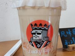 草莓冰拿铁-幸运咖(思源学院店)