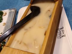 -香巴拉云南餐厅(华莱坞店)