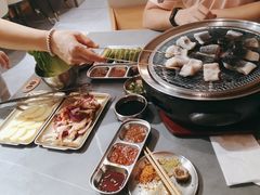 -围炉肉舍•炭烤活鳗•丹东海鲜烤肉(步行街店)