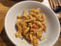 -老牌坊云南鱼豆花火锅(哈西万达店)