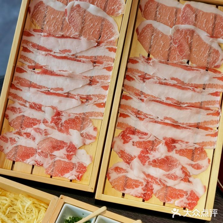 入秋在亮马河边,吃胶原蛋白小火锅🔥