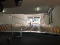 -湖滨银泰in77 C区-停车场