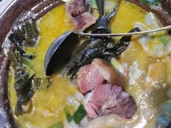 -帅巴人舅母子腊蹄民俗村