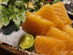 三文鱼厚切刺身-千羽鹤海鲜居酒屋Bistro(大望路店)