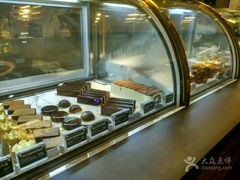 面包甜点陈列柜-Awfully Chocolate(来福士广场店)