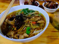 酸菜肉丝米线-越洋肖氏老米线(杨家坪店)