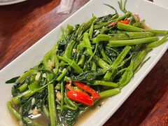 -Dang restaurant (patong phuket)