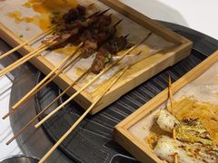 -山野的朋友露营炭火烤肉