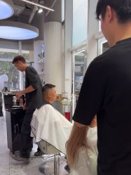 -PE SALON 