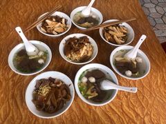 -松树干拌面店