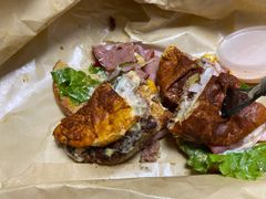 双蛋指椒牛肉汉堡-魏斯理汉堡(西安沣东吾悦店)