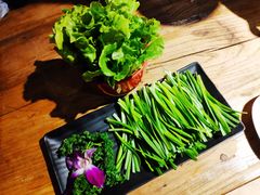 红瓦绿韭菜-碳说品道.瓦片烤肉.海鲜烧烤(中华路店)