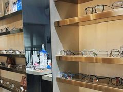 -视野联行眼镜•蔡司•依视路(温江店)