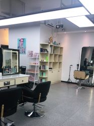 -88潮牌造型烫发·染发