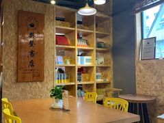 -新华里咖啡书吧(新华书店小寨店)