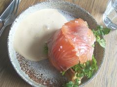 华夫饼配水波蛋烟熏三文鱼-BOR Eatery(安福路店)