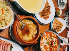 -老滇山寨•云南特色菜•地方菜•民族风情歌舞表演(金碧店)