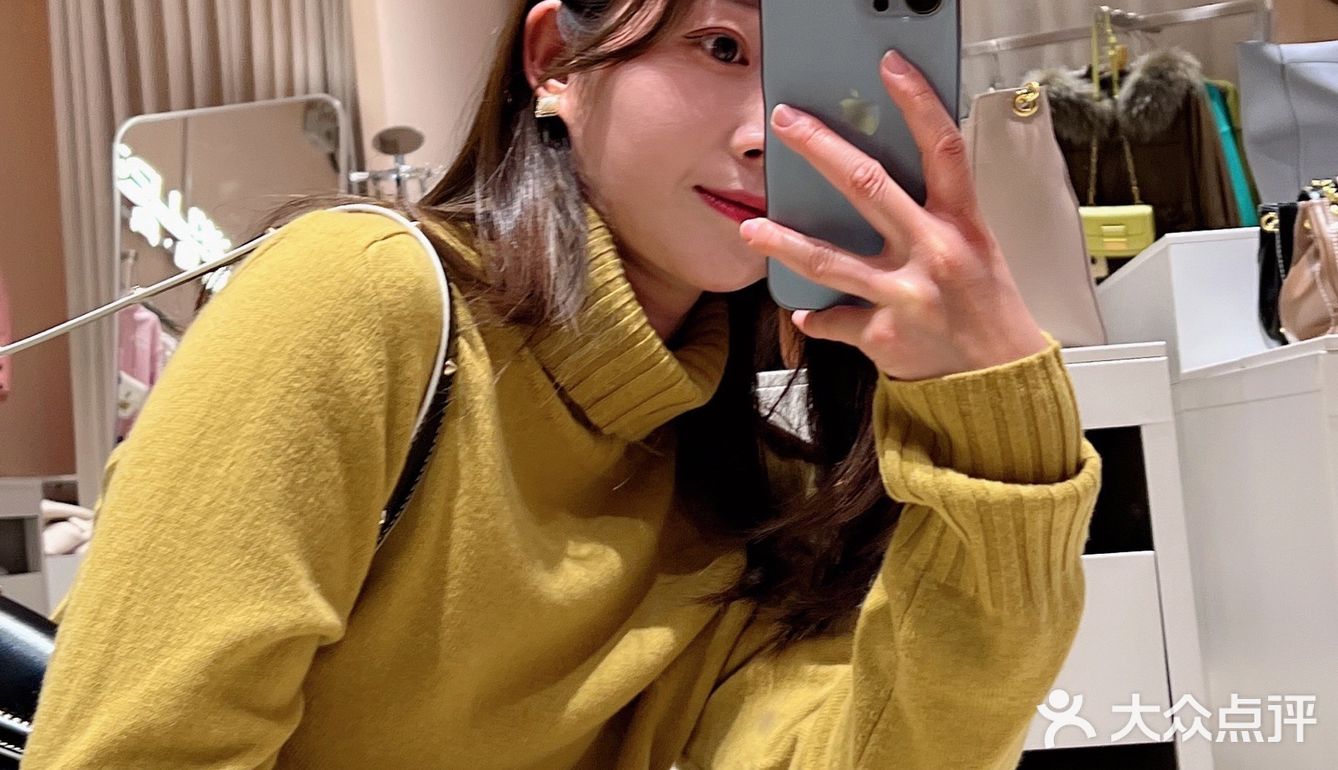 服装行业都这么内卷了嘛？LESSLUXX内卷王