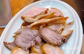 Northeastern Smoked and Braised Platter
