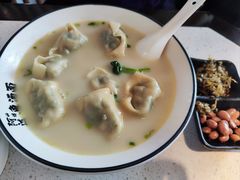 芹菜大馄饨-阿达师傅鱼汤面
