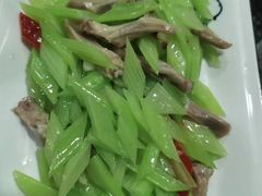 西芹炒鸭舌-广迎居老正兴菜馆