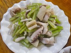 芹菜鱿鱼-温州一家人美食(西木头市店)