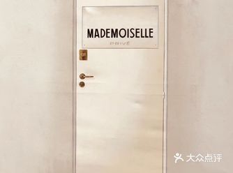 也来凑个热闹，朋友带一起来，全是自拍的网红小姐姐