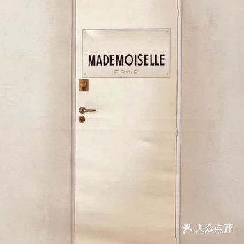 也来凑个热闹，朋友带一起来，全是自拍的网红小姐姐