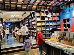 -钟书阁(松江泰晤士小镇店)