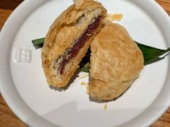 现烤玫瑰鲜花饼-云海肴·汽锅鸡·云南菜(高德置地店)