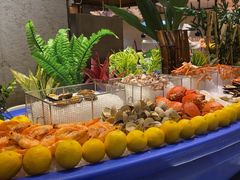 -广州万富希尔顿酒店·感趣自助餐厅·金秋蟹宴生蚝海鲜刺身