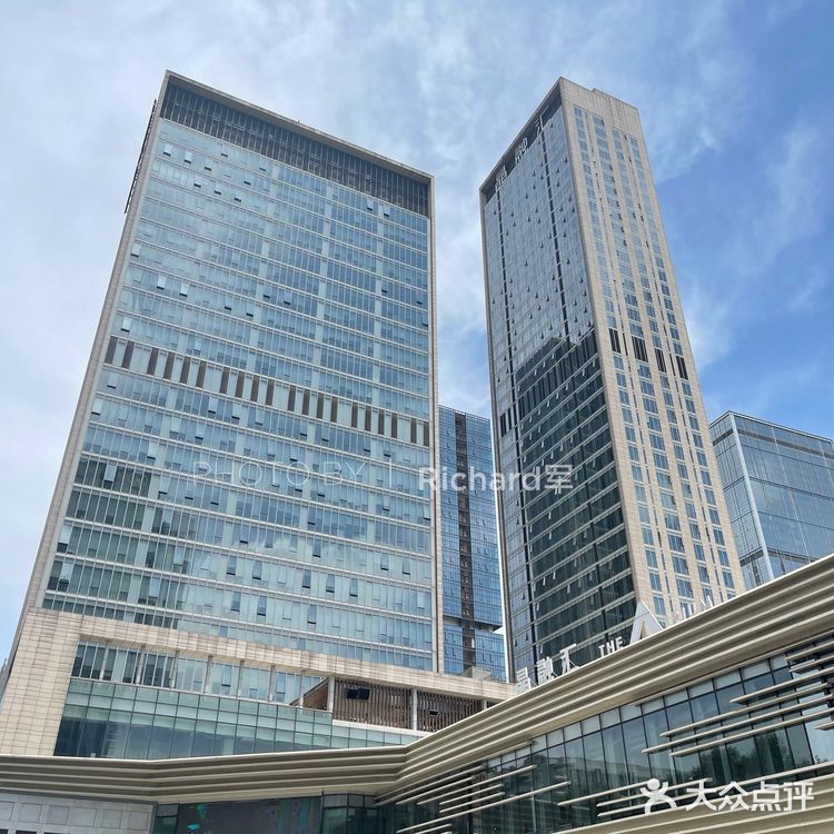 成都逛街新鲜事II：KNOWIN透明鞋墙，明亮酷🆒炫[笑脸]