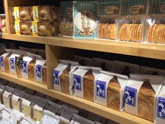 面包甜点陈列柜-皇家美孚·蛋糕外送(东部佳世客店)