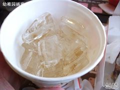 2杯小可喝完后剩的冰！块一杯了！-麦当劳