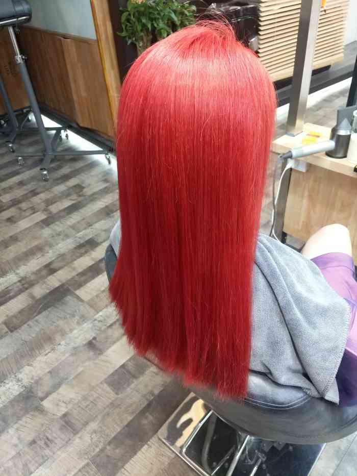 f座一层,就从卖西单小吃那个口进去,比较近  许久没有打理自己的头发