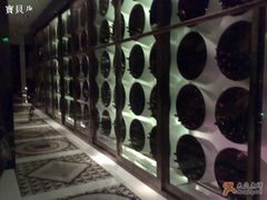 另一侧满满的酒架-翡翠36餐厅(浦东香格里拉店)