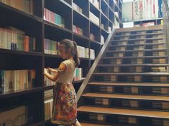 -钟书阁(松江泰晤士小镇店)