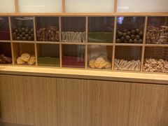 面包甜点陈列柜-炖物24章·顺时轻养茶(黄龙店)