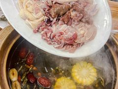 -广味炭炉鸡煲(宝业路分店)