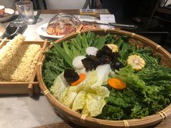 -尚尚仙·酸汤猪手·猪肚鸡火锅(华联万柳购物中心店)