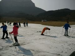 -济南卧虎山滑雪场