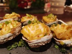 香葱酱焗鲍鱼-阳澄湖费尔蒙酒店颐丰阁中餐厅(马鞍山西路店)