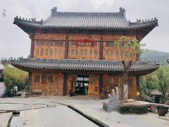 -雪山彩虹谷景区