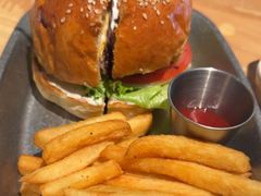 -三勾JJJ Burger&Coffee(梅溪湖店)