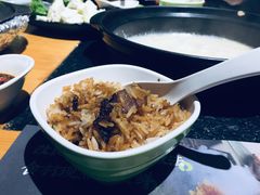 腊肠煲仔饭-洪氏嗨捞·广东猪肚鸡·椰子鸡火锅(西咸万象城店)