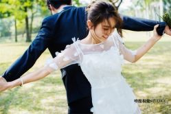 俏皮可爱-巴黎婚纱摄影工作室